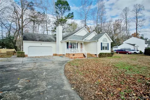 8269 Hamilton Dr, Gloucester, VA 23061 photo 1