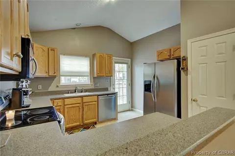 8269 Hamilton Dr, Gloucester, VA 23061 photo 7