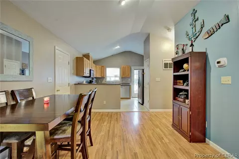 8269 Hamilton Dr, Gloucester, VA 23061 photo 5