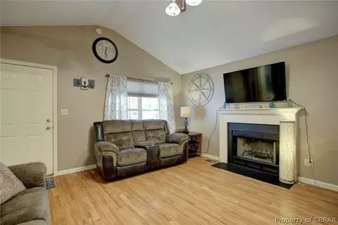 8269 Hamilton Dr, Gloucester, VA 23061 photo 4