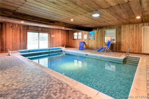 111 Holcomb Dr, Williamsburg, VA 23185 photo 3