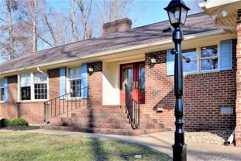 111 Holcomb Dr, Williamsburg, VA 23185 photo 6