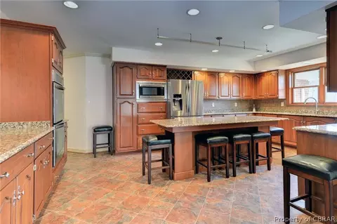 111 Holcomb Dr, Williamsburg, VA 23185 photo 2