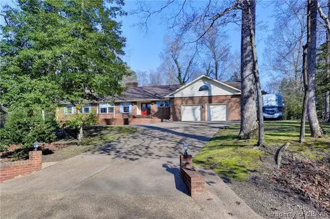 111 Holcomb Dr, Williamsburg, VA 23185 photo 4