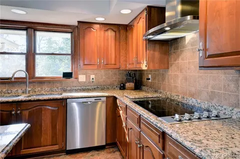111 Holcomb Dr, Williamsburg, VA 23185 photo 15