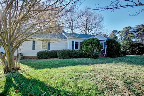 1528 Laurens Rd, Gloucester Point, VA 23062 photo 2