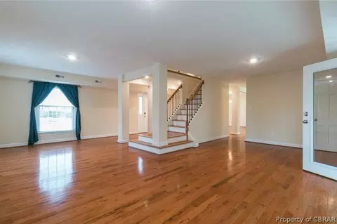 363 Hopemont Cir, Hampton, VA 23669 photo 4