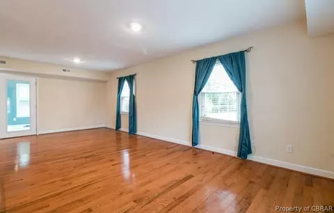 363 Hopemont Cir, Hampton, VA 23669 photo 5