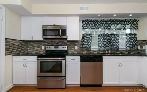 363 Hopemont Cir, Hampton, VA 23669 photo 9