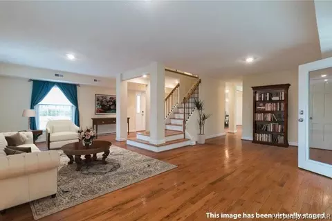 363 Hopemont Cir, Hampton, VA 23669 photo 3