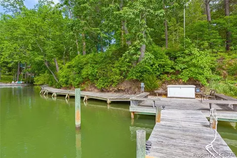 182 Golf Course Dr, Weems, VA 22576 photo 7