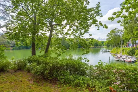 182 Golf Course Dr, Weems, VA 22576 photo 3