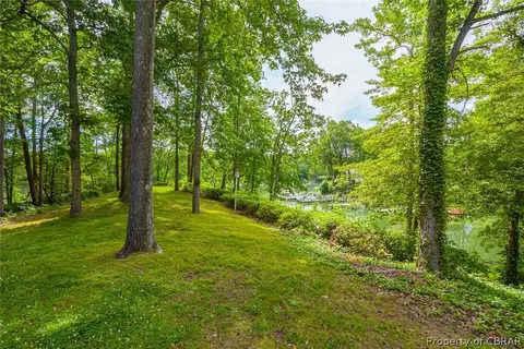 182 Golf Course Dr, Weems, VA 22576 photo 10
