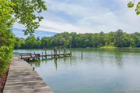 182 Golf Course Dr, Weems, VA 22576 photo 4