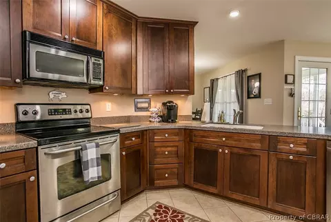 5830 Hillside Dr, Gloucester, VA 23061 photo 14