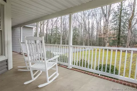 5830 Hillside Dr, Gloucester, VA 23061 photo 4
