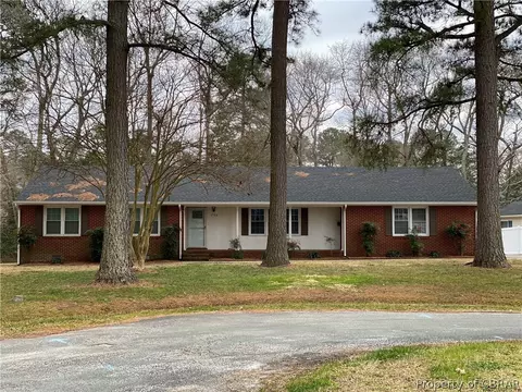 1723 Yorkview Dr, Gloucester Point, VA 23062 photo 2