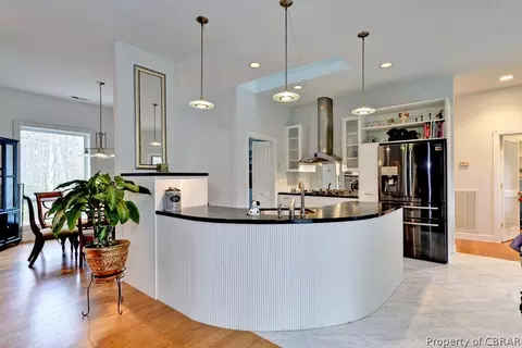 8607 Navajo Trl, Gloucester, VA 23061 photo 4