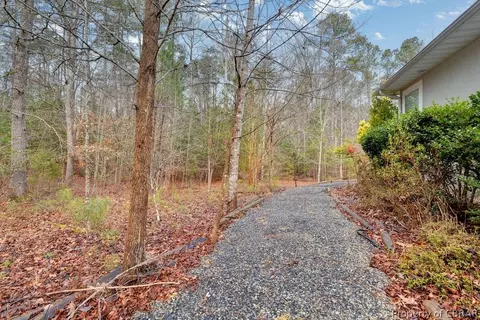 8607 Navajo Trl, Gloucester, VA 23061 photo 30