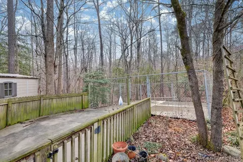 8607 Navajo Trl, Gloucester, VA 23061 photo 34