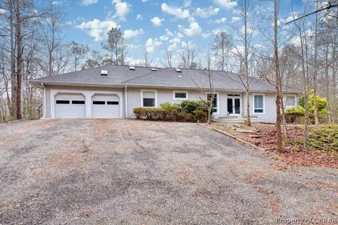 8607 Navajo Trl, Gloucester, VA 23061 photo 1