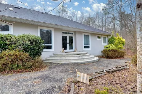 8607 Navajo Trl, Gloucester, VA 23061 photo 3