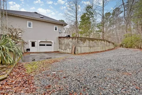 8607 Navajo Trl, Gloucester, VA 23061 photo 38