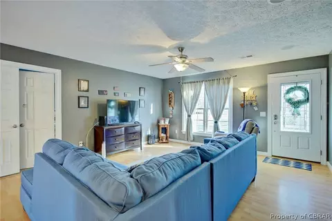 4832 David Dr, Gloucester, VA 23061 photo 2