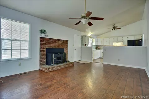 6365 Meadow Dr, Gloucester, VA 23061 photo 9