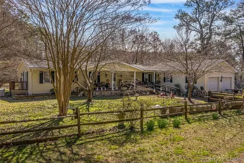 181 Rose Dr, Weems, VA 22576 photo 1