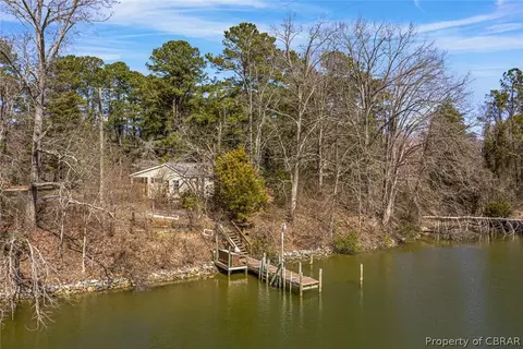 181 Rose Dr, Weems, VA 22576 photo 2