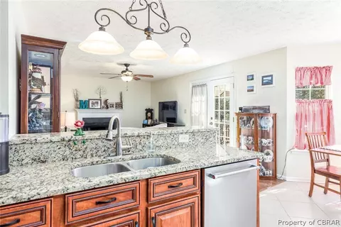 8246 Hamilton Dr, Gloucester, VA 23061 photo 15