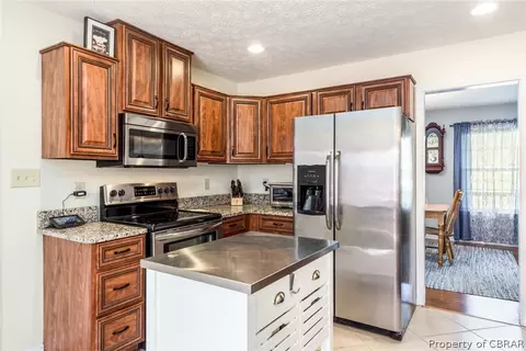 8246 Hamilton Dr, Gloucester, VA 23061 photo 13