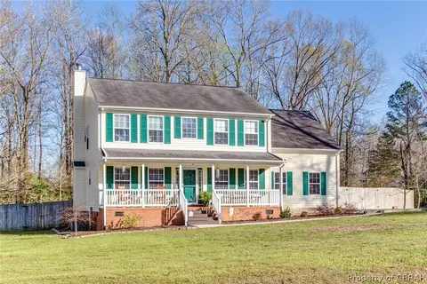 8246 Hamilton Dr, Gloucester, VA 23061 photo 2