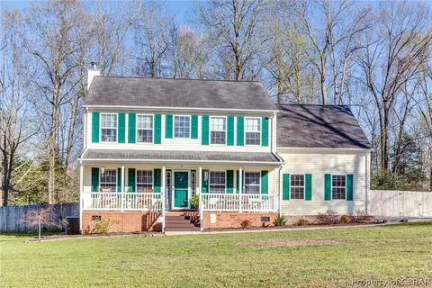 8246 Hamilton Dr, Gloucester, VA 23061 photo 1