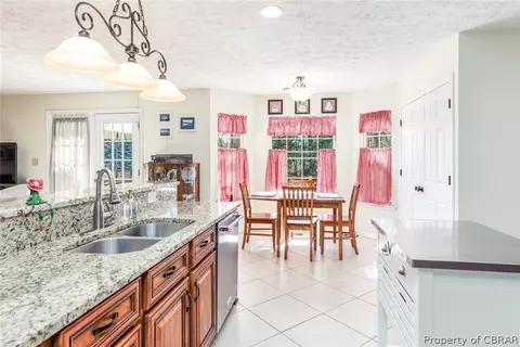 8246 Hamilton Dr, Gloucester, VA 23061 photo 16