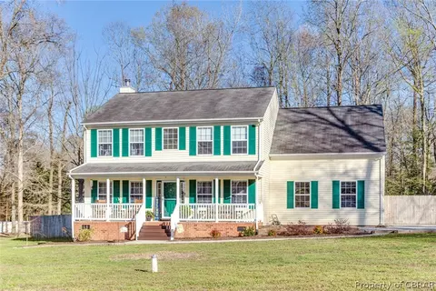 8246 Hamilton Dr, Gloucester, VA 23061 photo 3