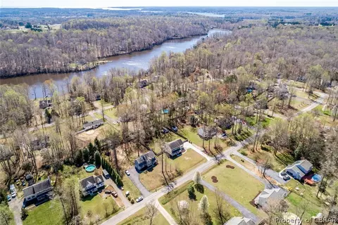8246 Hamilton Dr, Gloucester, VA 23061 photo 48