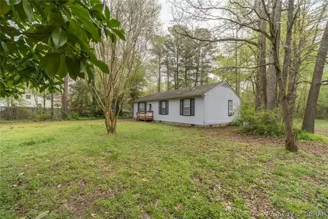 9221 Davenport Rd, Gloucester, VA 23061 photo 2