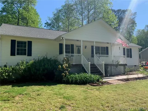 6219 Glenns Rd, Gloucester, VA 23061 photo 2