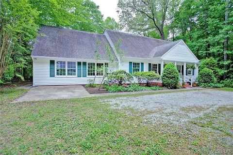 7181 Wilson Cir, Gloucester, VA 23061 photo 5