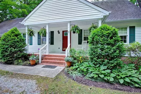 7181 Wilson Cir, Gloucester, VA 23061 photo 1