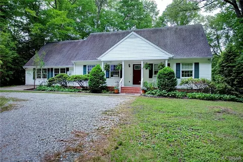 7181 Wilson Cir, Gloucester, VA 23061 photo 2