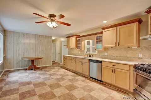 7181 Wilson Cir, Gloucester, VA 23061 photo 9