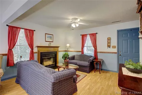 8090 Kitchener Dr, Gloucester, VA 23061 photo 4