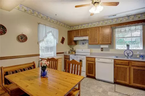 8090 Kitchener Dr, Gloucester, VA 23061 photo 6