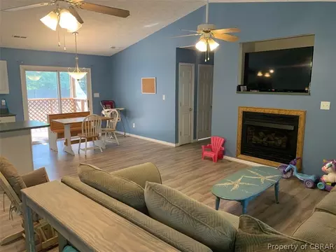 12441 Pine Trl, Gloucester, VA 23061 photo 4