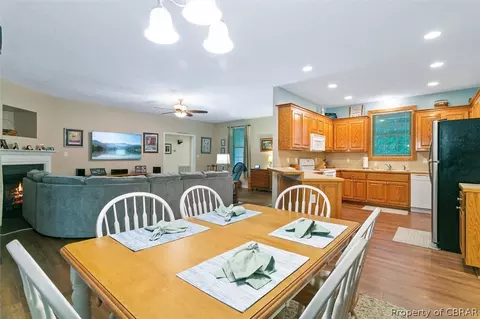 6652 Mary Sutton Ln, Gloucester, VA 23061 photo 14