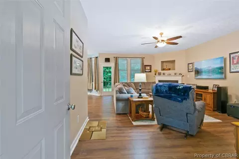 6652 Mary Sutton Ln, Gloucester, VA 23061 photo 8