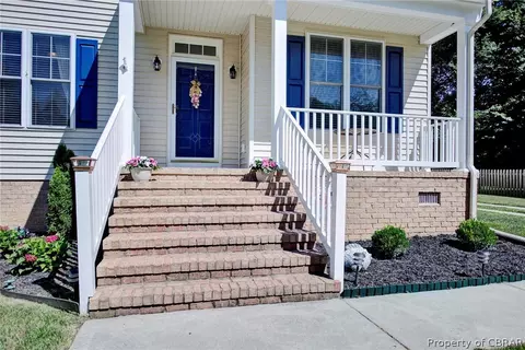 6806 Bershak Ct, Gloucester, VA 23061 photo 2